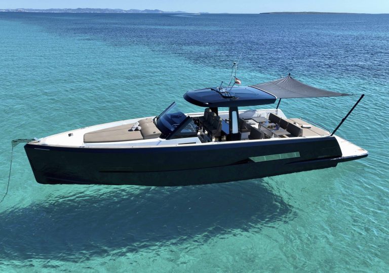 Starboard view of Fjord 44 Minipico IV - Yacht in Ibiza