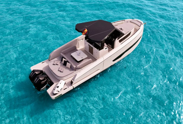 Sundeck of Kumbra 34 Santos - Yacht in Ibiza