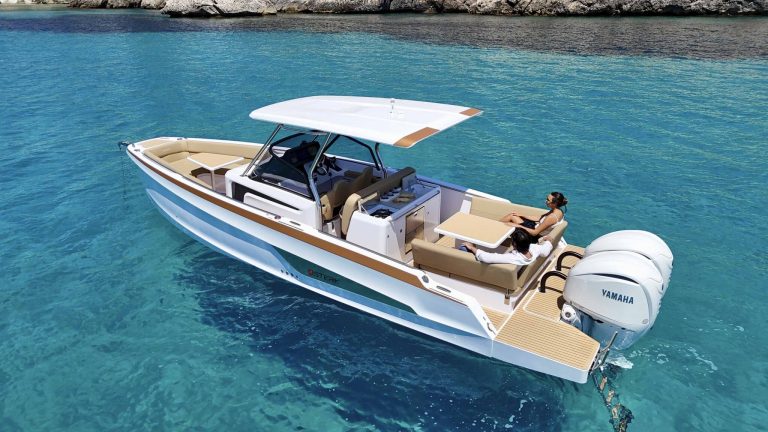 Port view of Sterk 31 WB Just chill - Motorboat in Ibiza