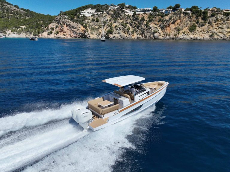Stern of Sterk 31 WB Just chill - Motorboat in Ibiza
