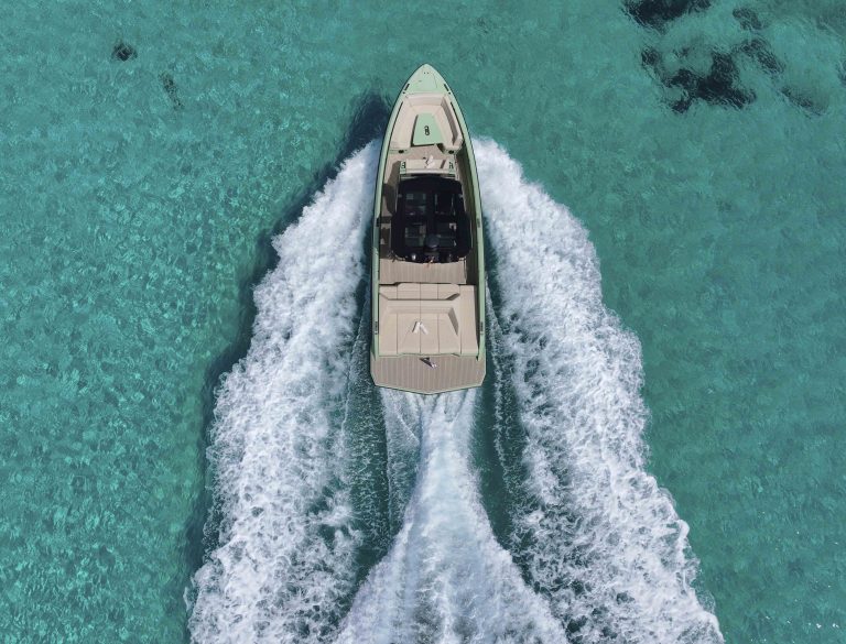 Sailing 2 of Vanquish VQ40 In sync - Yacht in Ibiza