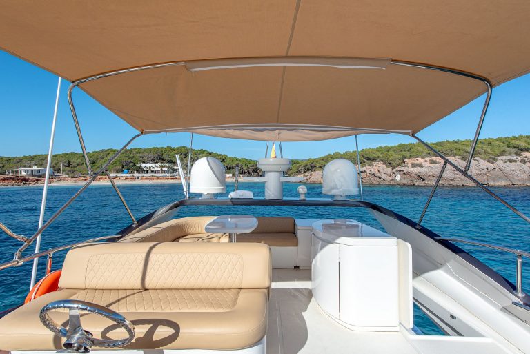Fly bridge of Abacus 61 Estela - Yacht in San Antonio