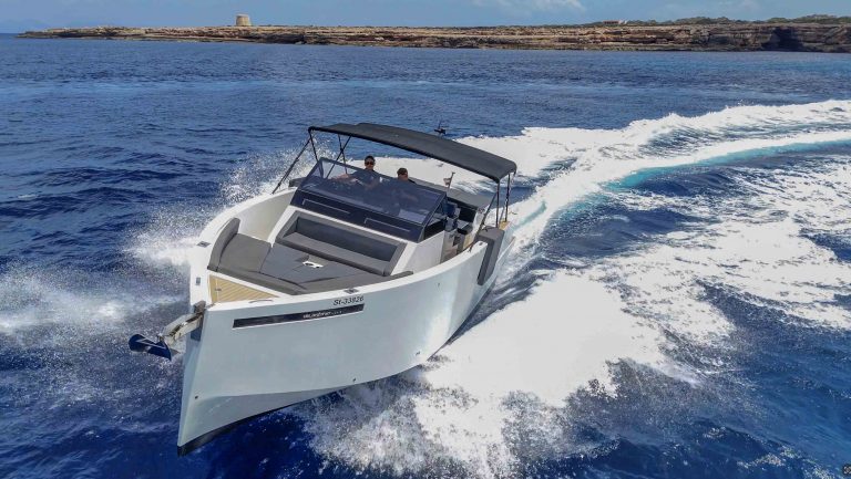 Sailing of De Antonio D33 Ocean's 911 - Yacht in Ibiza