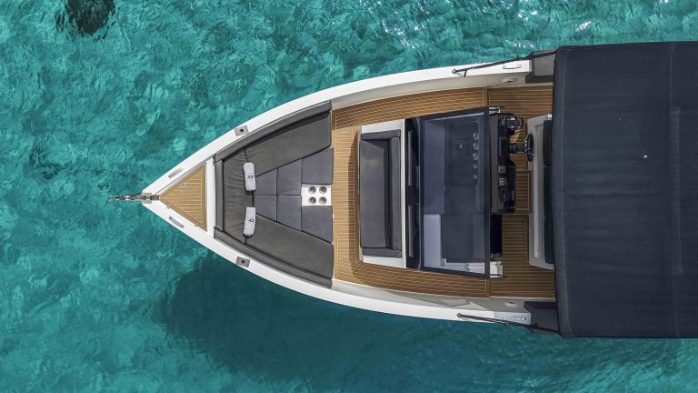 Bow of De Antonio D33 Ocean's 911 - Yacht in Ibiza