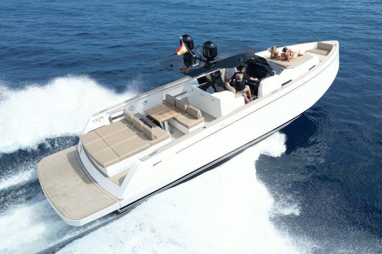 Sundeck of Pardo 43 Planazo - Yacht in Ibiza