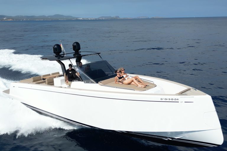 Starboard view of Pardo 43 Planazo - Yacht in Ibiza