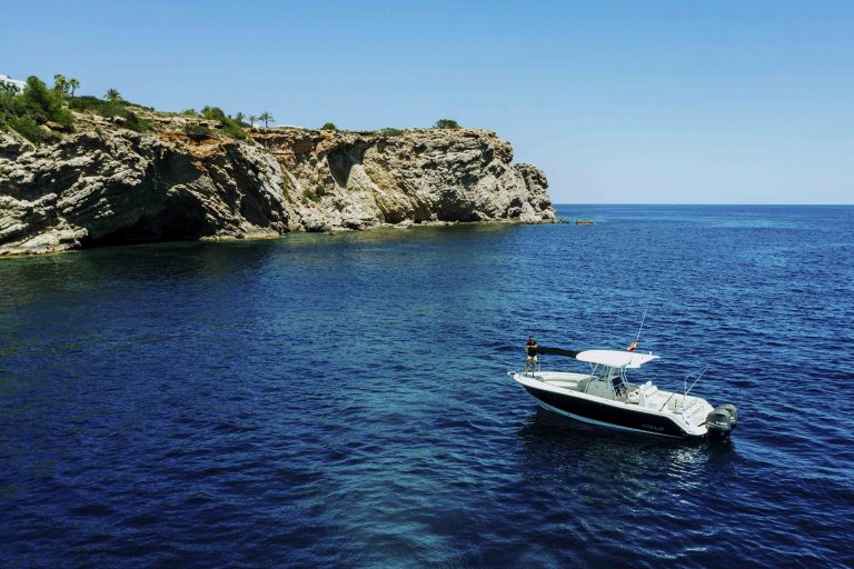Port view of Roablo 30 Ciacore - Motorboat in Ibiza