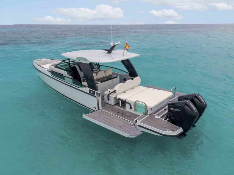 Port view of Saxdor 320 GTO Yolo - Motorboat in Ibiza