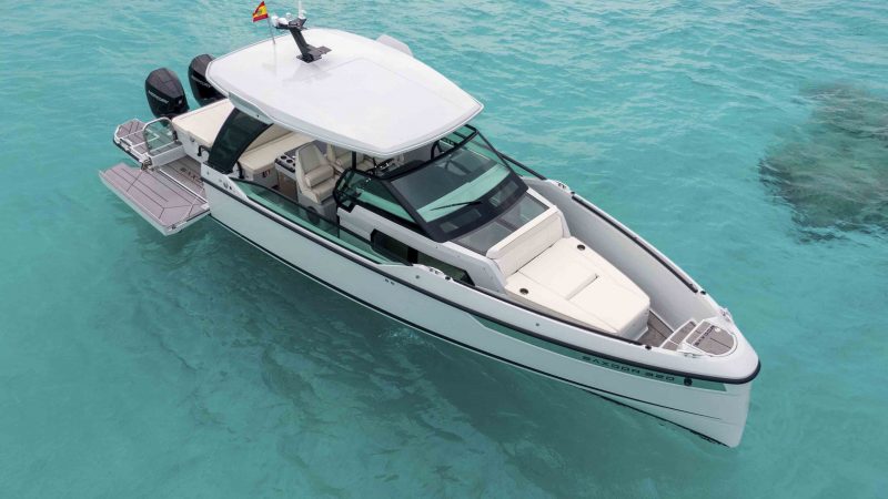 Starboard view of Saxdor 320 GTO Yolo - Motorboat in Ibiza