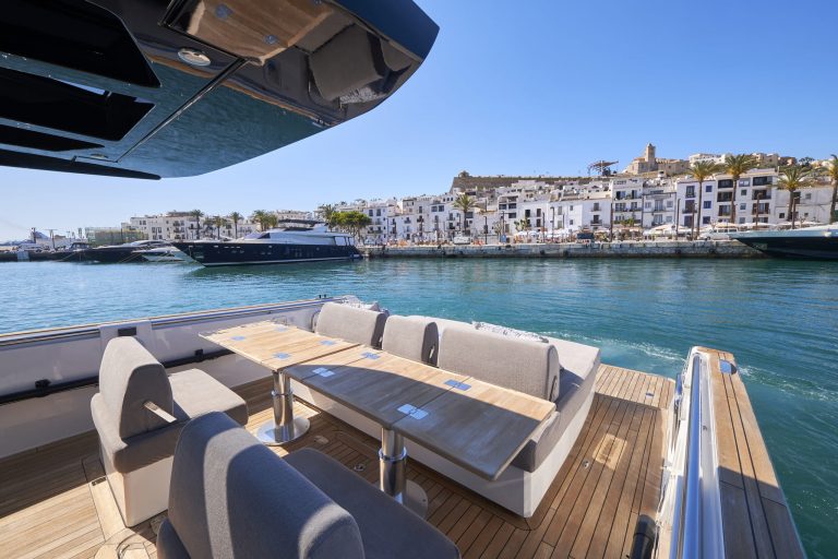 Stern table of Fjord 44 Jodelly - Yacht in Ibiza