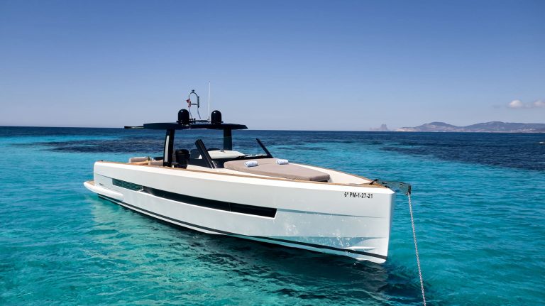 Bow sundeck of Fjord 44 Jodelly - Yacht in Ibiza