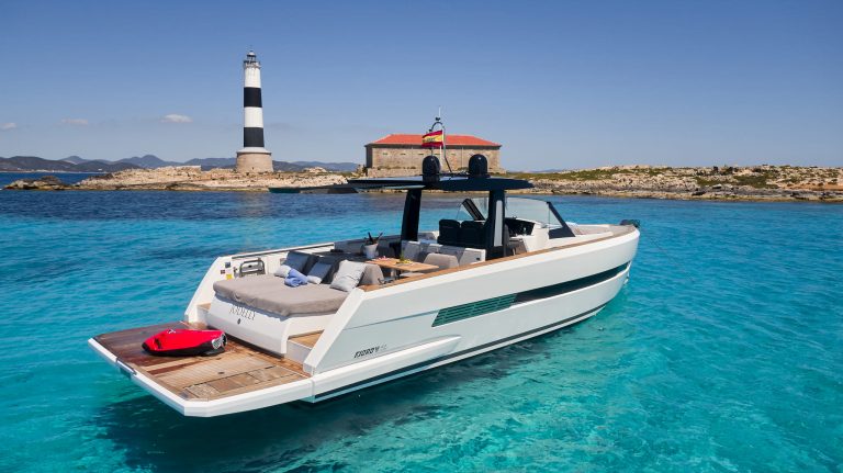 Starboard view of Fjord 44 Jodelly - Yacht in Ibiza