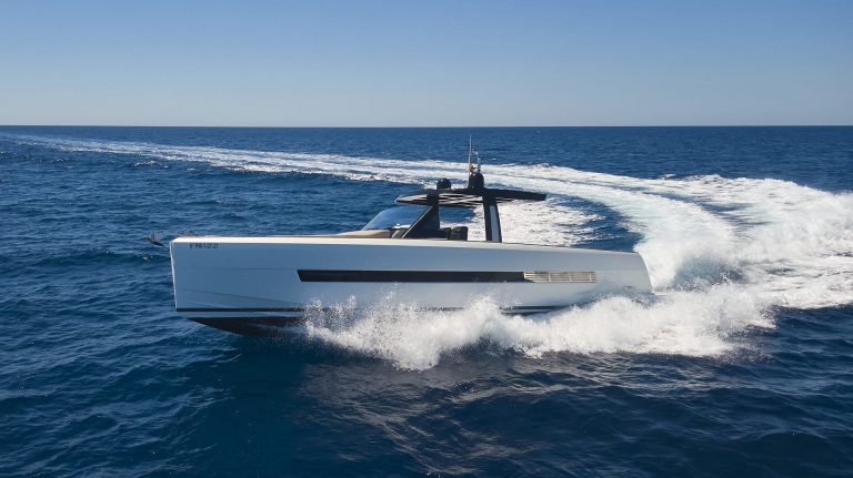 Starboard view of Fjord 44 Jodelly - Yacht in Ibiza