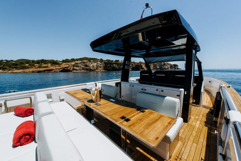 Stern table of Fjord 44 Lolo II - Yacht in Ibiza