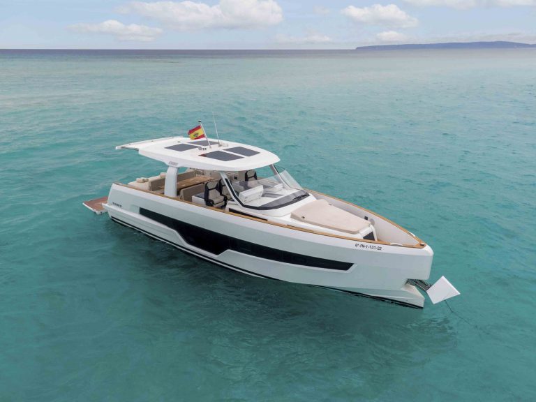 Bow of Fjord 41XL Jaleo - Yacht in Ibiza