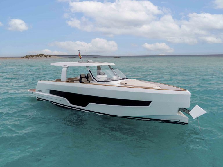 Starboard view of Fjord 41XL Jaleo - Yacht in Ibiza