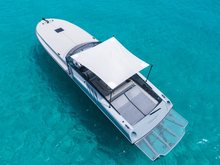 Awning of Magnum 44 Fuga - Yacht in Ibiza