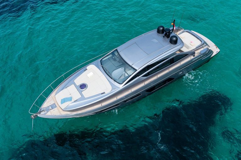 Pershing 6x Dr. No in Ibiza