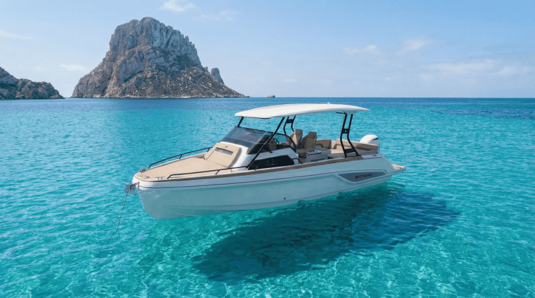 Port view 2 of Sterk 26 Lux - Motorboat in Ibiza