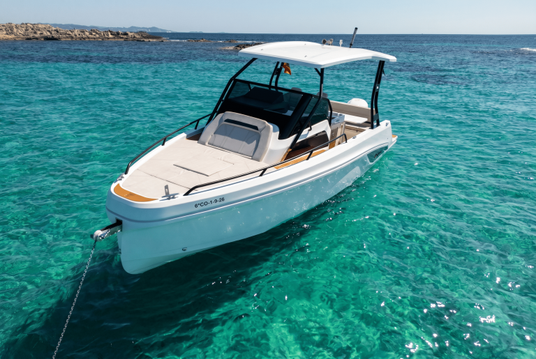 Bow sundeck of Sterk 26 Lux - Motorboat in Ibiza