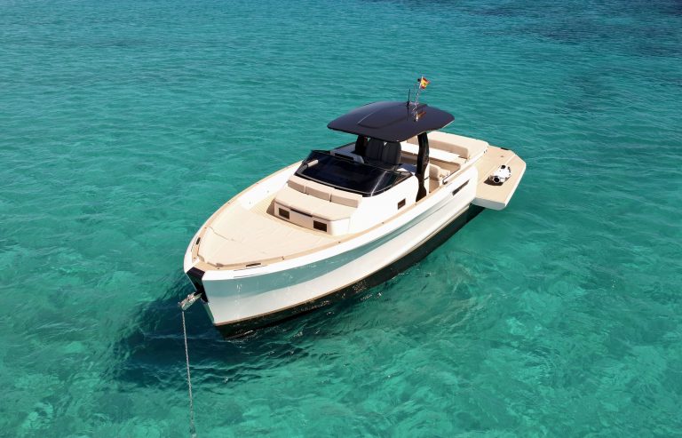 Bow of Bellini Astor 36 Just Shine - Yacht in Ibiza