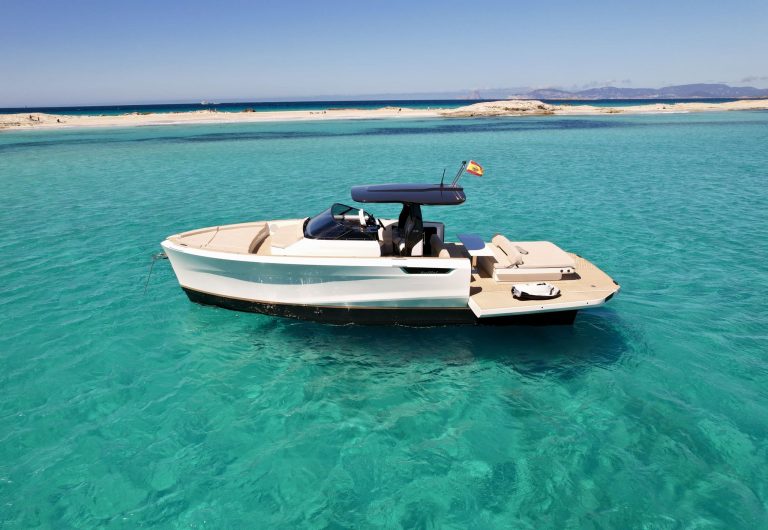 Port view 3 of Bellini Astor 36 Just Shine - Yacht in Ibiza