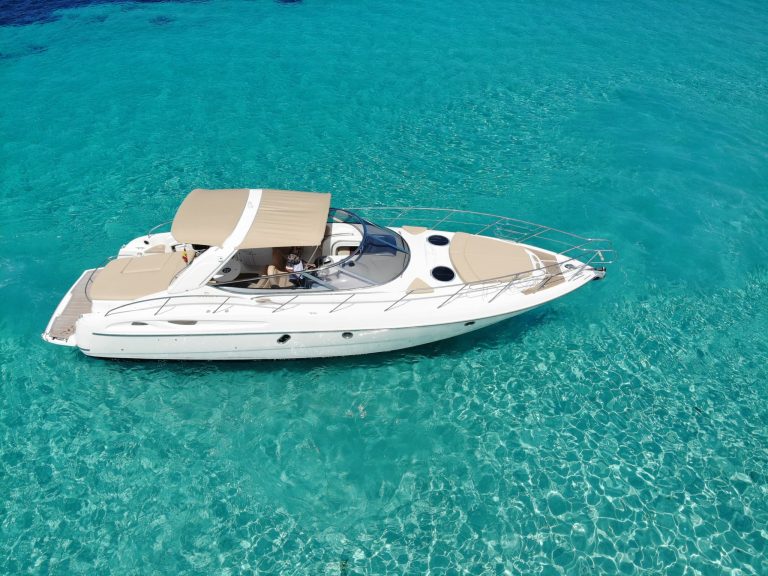 Starboard view 2 of Cranchi Endurance 41 Qbret - Motorboat in Ibiza