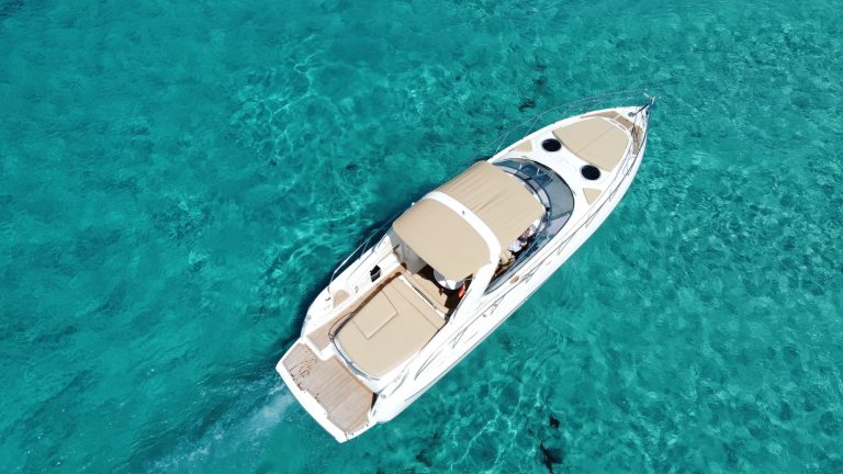 Sundeck of Cranchi Endurance 41 Qbret - Motorboat in Ibiza
