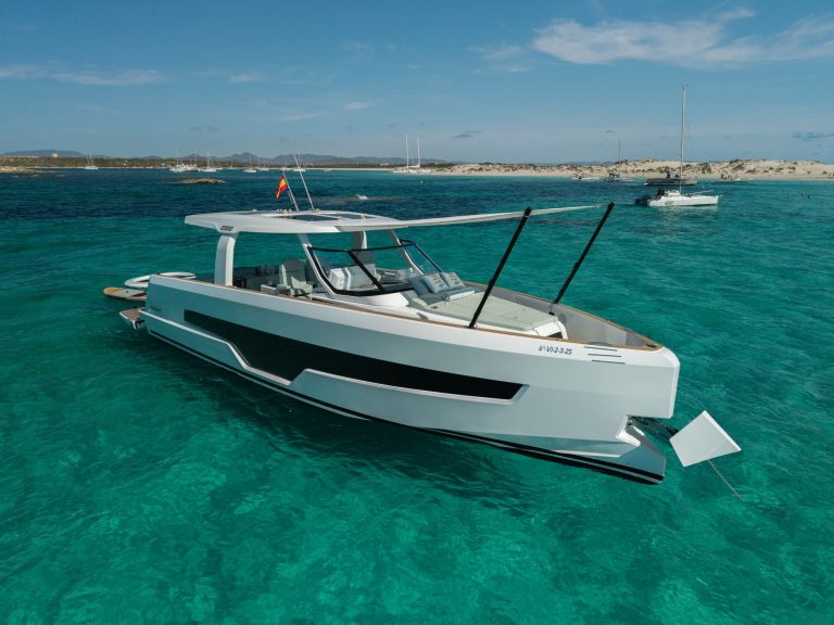 Awnig of Fjord 41XL Doña Leona - Yacht in Ibiza