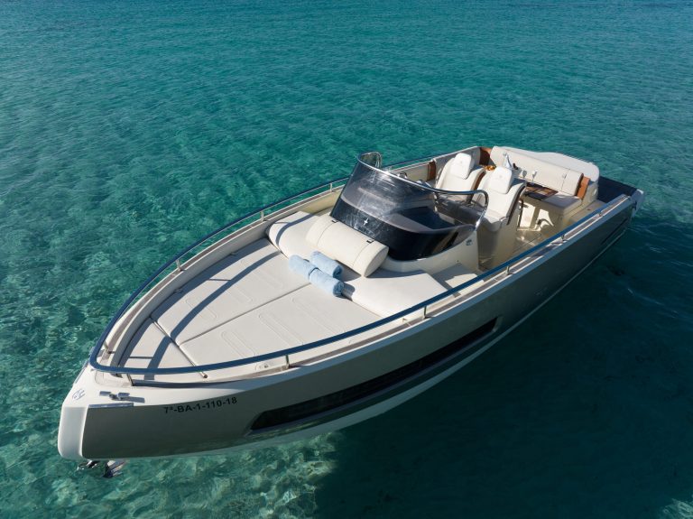 Bow of Invictus 280 Gt Delph - Motorboat in Ibiza