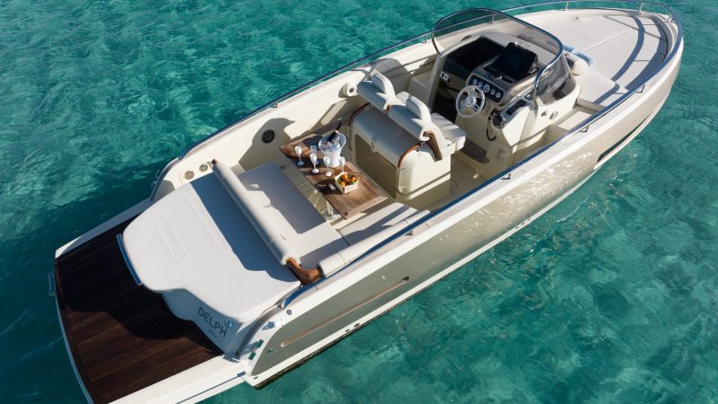 Stern of Invictus 280 Gt Delph - Motorboat in Ibiza