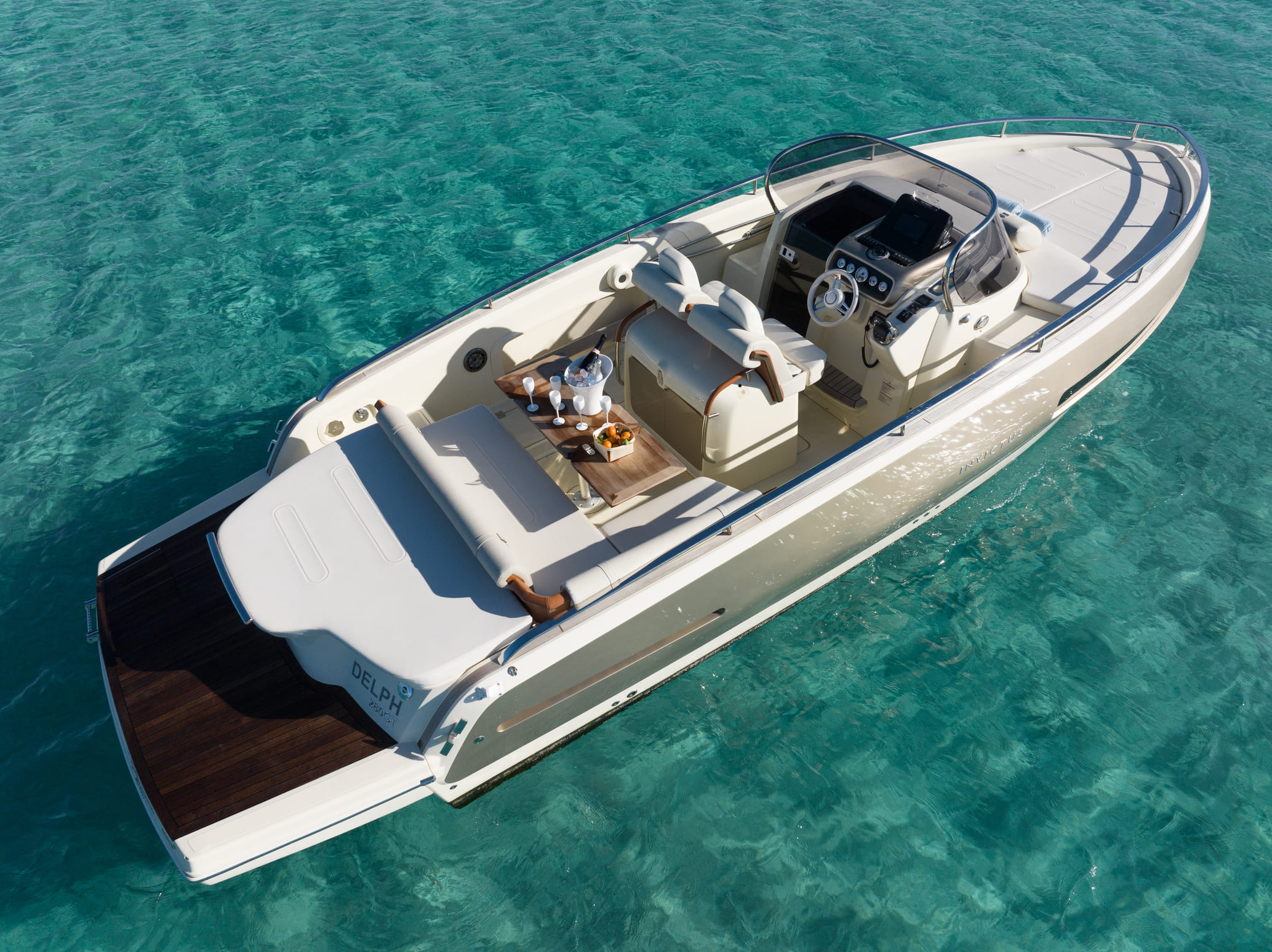 Stern of Invictus 280 Gt Delph - Motorboat in Ibiza