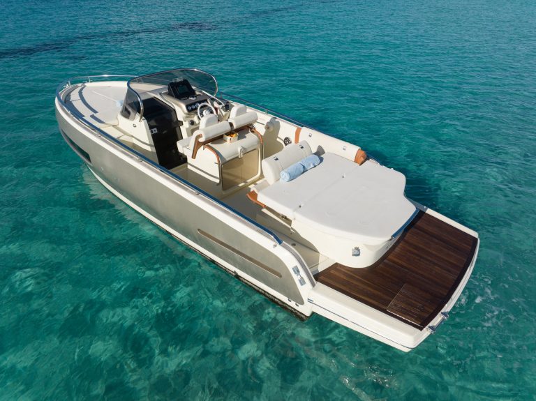 Port view of Invictus 280 Gt Delph - Motorboat in Ibiza
