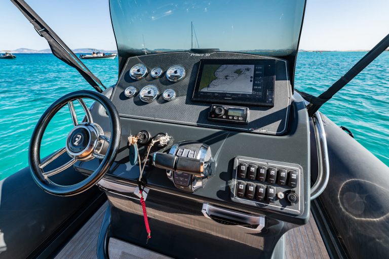 Rudder of Nuova Jolly 30 Go wild - Inflatable boat in Ibiza