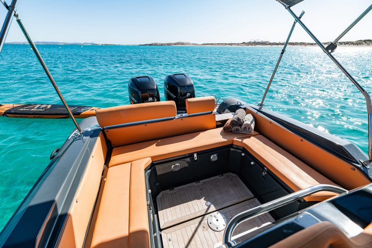 Cockpit of Nuova Jolly 30 Go wild - Inflatable boat in Ibiza