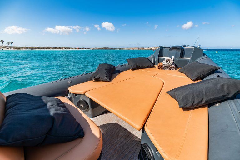 Bow sundeck of Nuova Jolly 30 Go wild - Inflatable boat in Ibiza