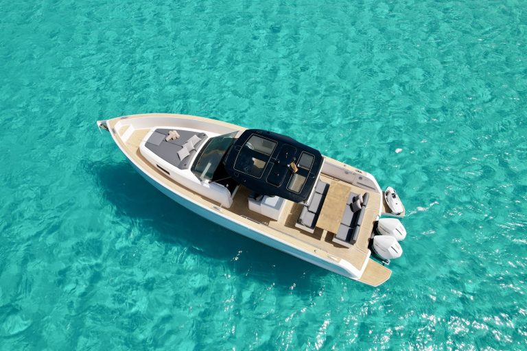 Port view of Pardo 38 Just Calm - Yacht in Ibiza