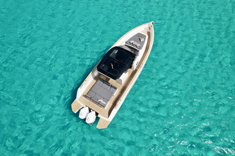 Stern of Pardo 38 Just Calm - Yacht in Ibiza