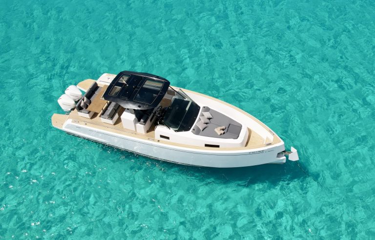 Bow sundeck of Pardo 38 Just Calm - Yacht in Ibiza