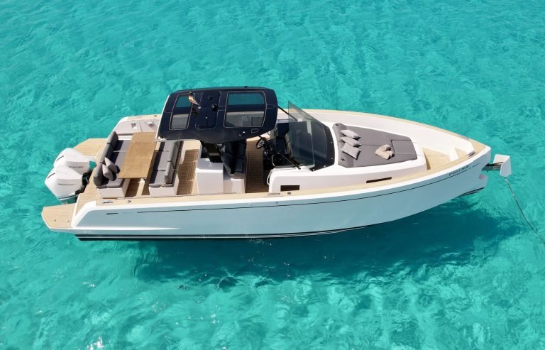 Starboard view of Pardo 38 Just Calm - Yacht in Ibiza