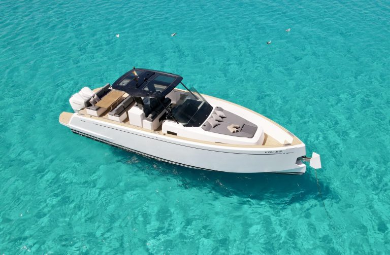 Starboard view 2 of Pardo 38 Just Calm - Yacht in Ibiza