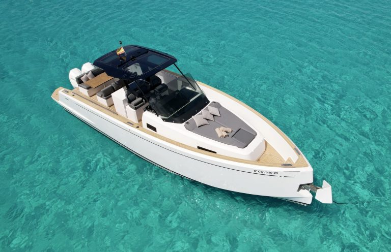 Bow of Pardo 38 Just Calm - Yacht in Ibiza