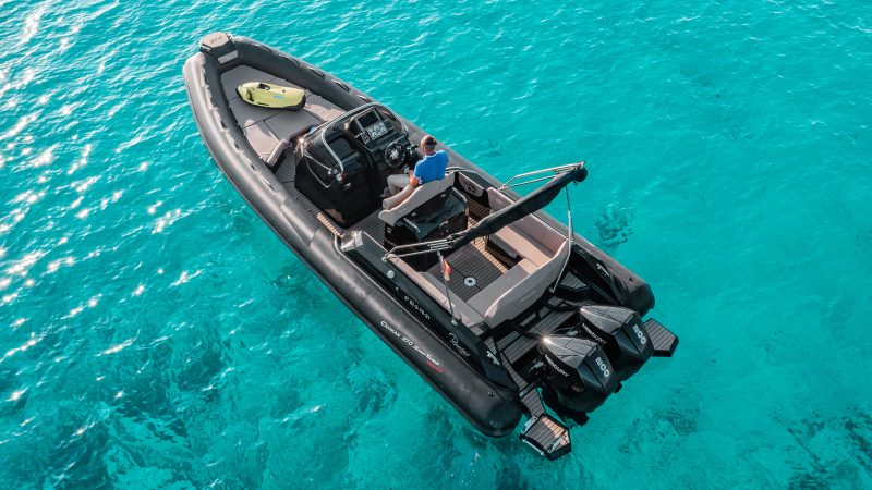 Stern of Ranieri 27 Cayman Eo2 - Inflatable boat in Ibiza