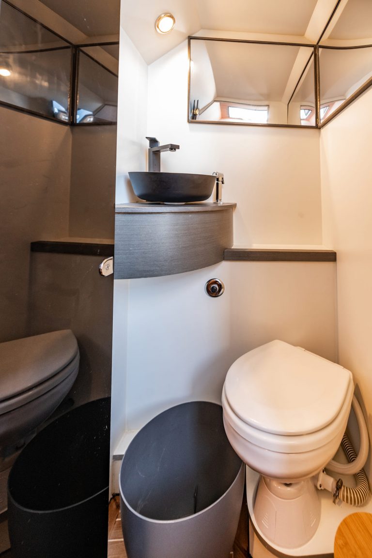 Bathroom of Reale Heritage Tankwa - Motorboat in Ibiza