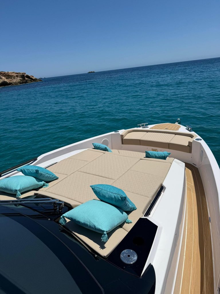 Bow sundeck of Rio Daytona 45 Le Mans - Yacht in Ibiza