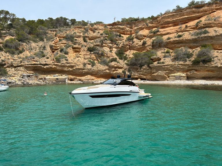 Bow of Rio Daytona 45 Le Mans - Yacht in Ibiza