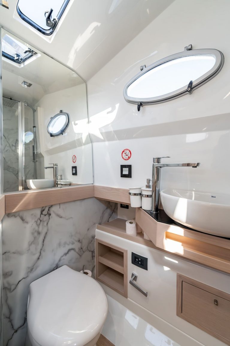 Bathroom of Tesoro 40 Tigresa - Yacht in Ibiza