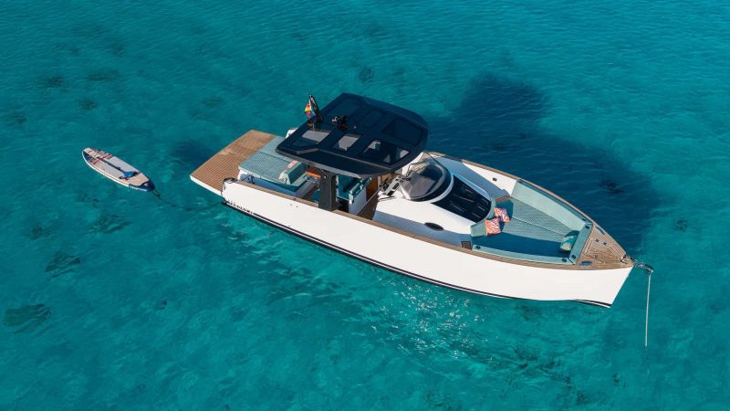 Starboard view of Tesoro 40 Tigresa - Yacht in Ibiza