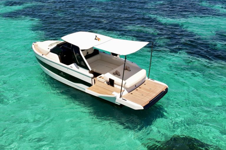 Awnig of Cranchi A32 Danton - Yacht in Ibiza