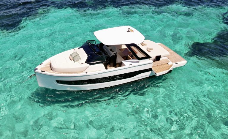 Bow sundeck of Cranchi A32 Danton - Yacht in Ibiza